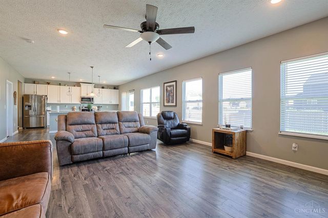 1502 Knightsbridge Court, Carlisle, OH 45005