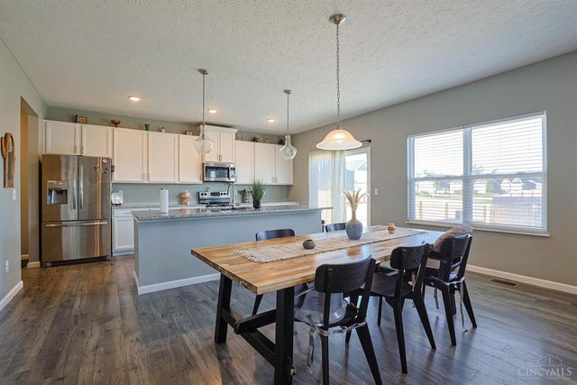 1502 Knightsbridge Court, Carlisle, OH 45005