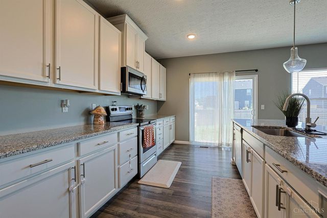 1502 Knightsbridge Court, Carlisle, OH 45005