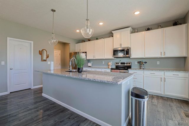 1502 Knightsbridge Court, Carlisle, OH 45005
