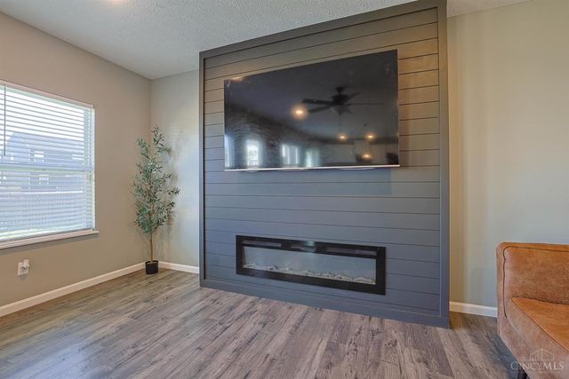 1502 Knightsbridge Court, Carlisle, OH 45005