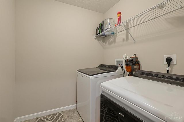 1502 Knightsbridge Court, Carlisle, OH 45005