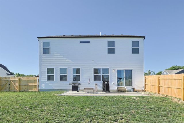 1502 Knightsbridge Court, Carlisle, OH 45005