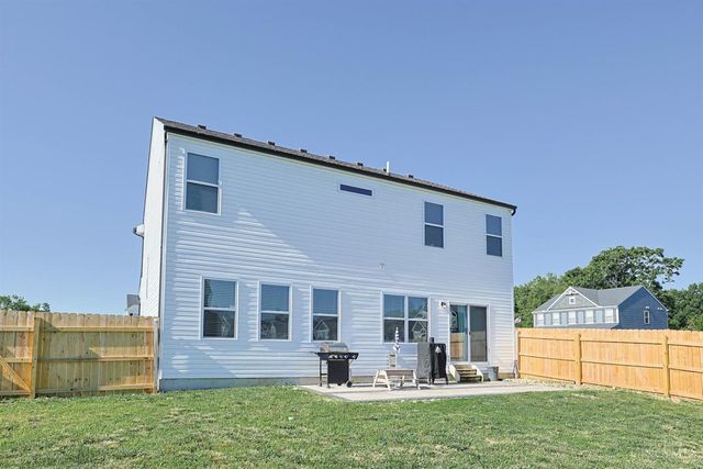 1502 Knightsbridge Court, Carlisle, OH 45005