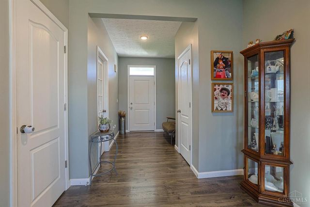 1502 Knightsbridge Court, Carlisle, OH 45005