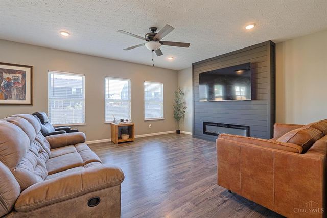 1502 Knightsbridge Court, Carlisle, OH 45005
