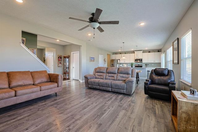 1502 Knightsbridge Court, Carlisle, OH 45005