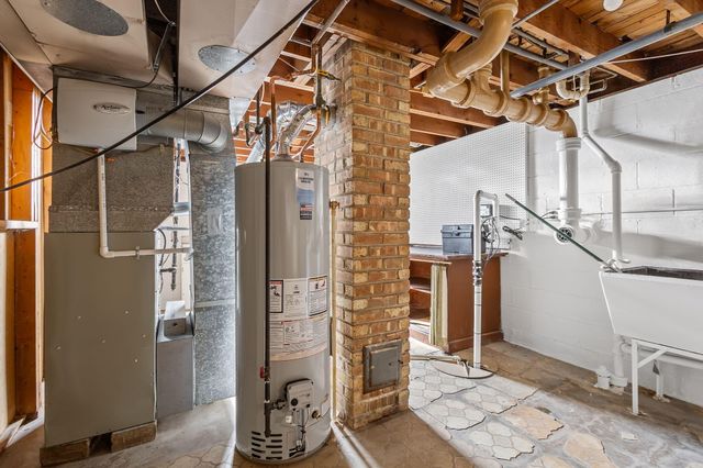 8941 Ohio Place, Highland, IN 46322