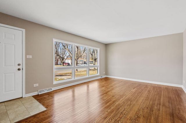 8941 Ohio Place, Highland, IN 46322