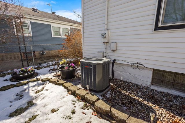 8941 Ohio Place, Highland, IN 46322