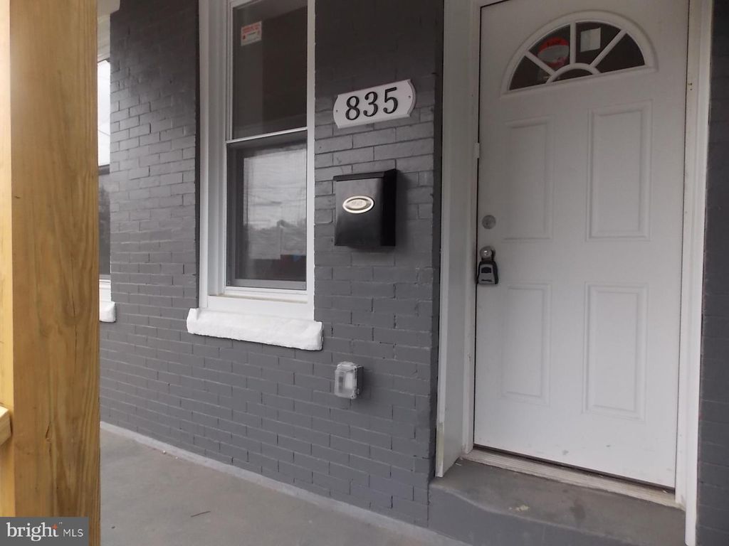 835 N 39TH ST, Philadelphia, PA 19104