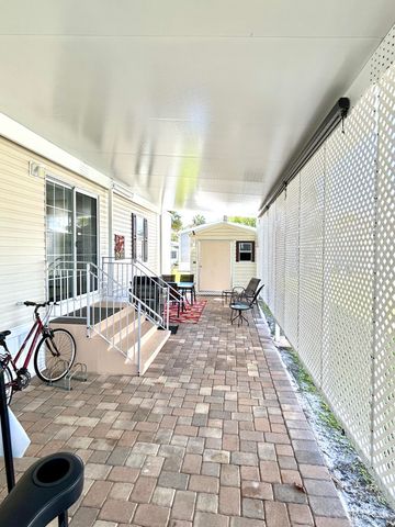 613 Jasmine Lane, Deerfield Beach, FL 33442