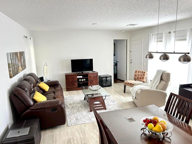 613 Jasmine Lane, Deerfield Beach, FL 33442