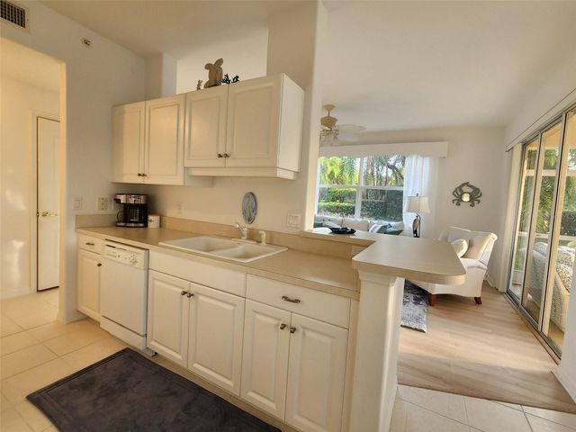 4442 CORSO VENETIA BOULEVARD A14, Venice, FL 34293