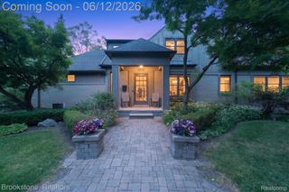 8926 Lincoln Drive, Huntington Woods, MI 48070