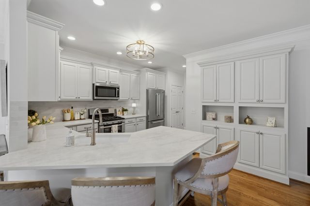 2020 Valley Brook Dr, Brentwood, TN 37027