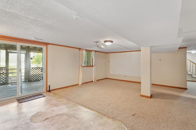 1207 Kenyon Avenue, Des Moines, IA 50315