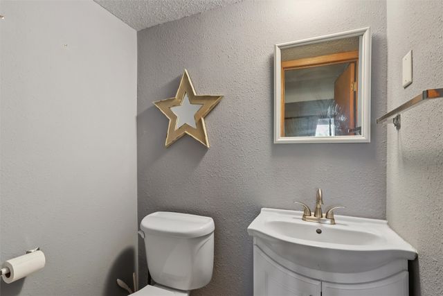 1207 Kenyon Avenue, Des Moines, IA 50315