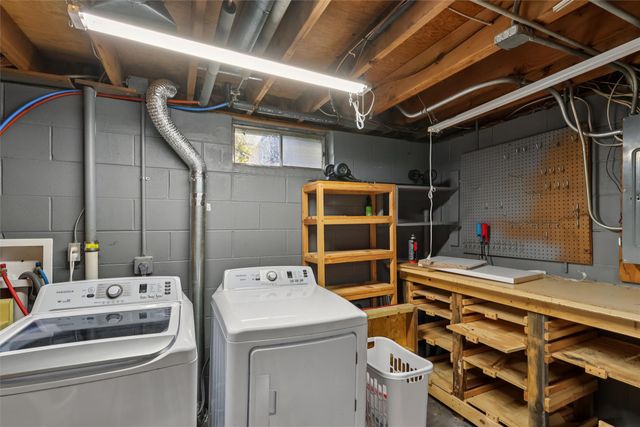 1207 Kenyon Avenue, Des Moines, IA 50315