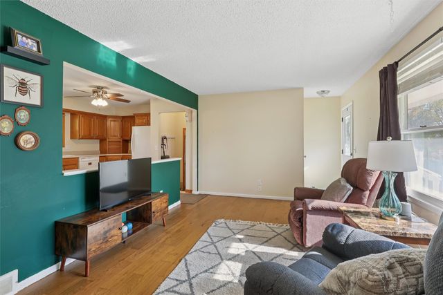 1207 Kenyon Avenue, Des Moines, IA 50315