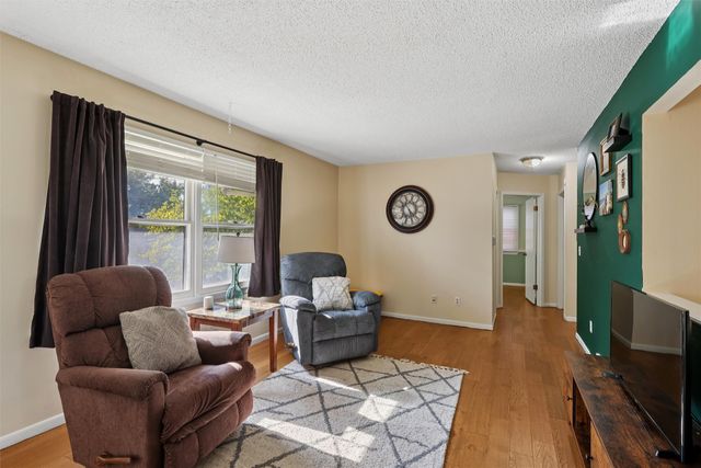 1207 Kenyon Avenue, Des Moines, IA 50315