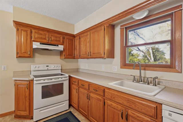 1207 Kenyon Avenue, Des Moines, IA 50315