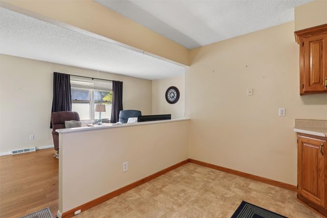 1207 Kenyon Avenue, Des Moines, IA 50315