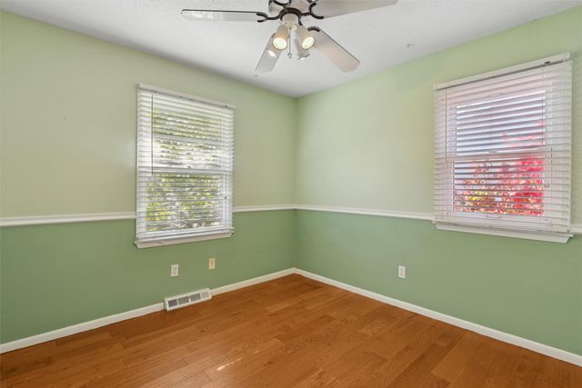 1207 Kenyon Avenue, Des Moines, IA 50315