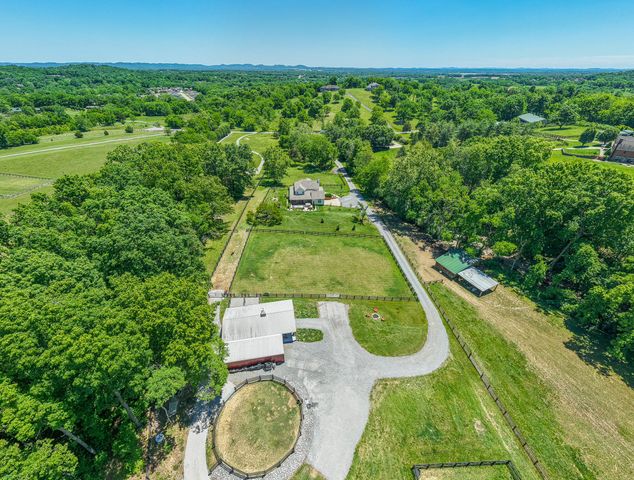 157 Giles Ln, Gallatin, TN 37066