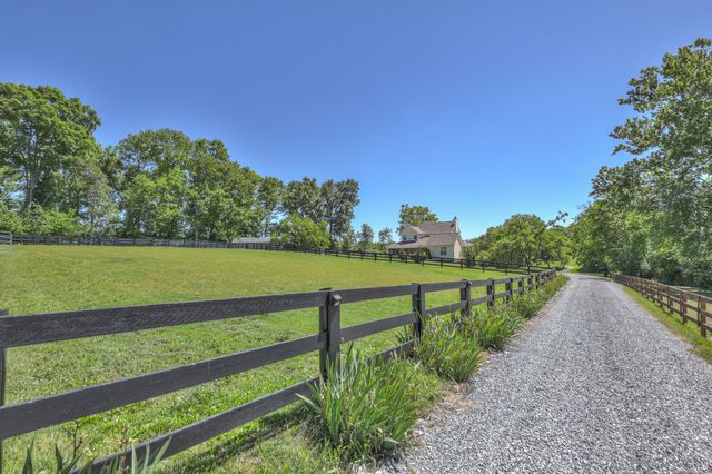 157 Giles Ln, Gallatin, TN 37066