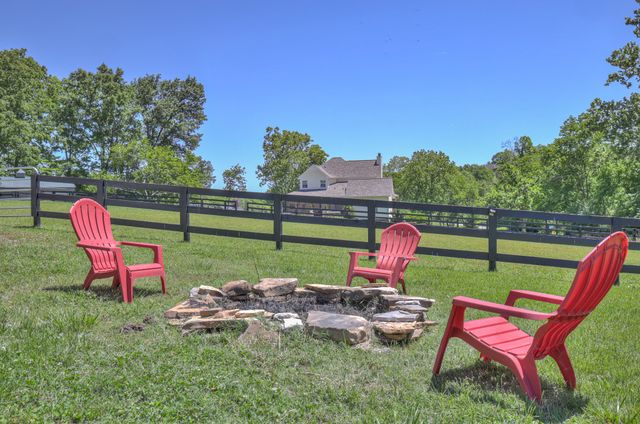 157 Giles Ln, Gallatin, TN 37066