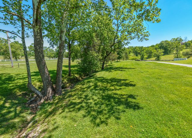 157 Giles Ln, Gallatin, TN 37066