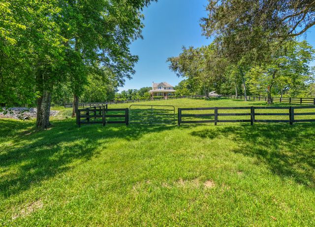 157 Giles Ln, Gallatin, TN 37066