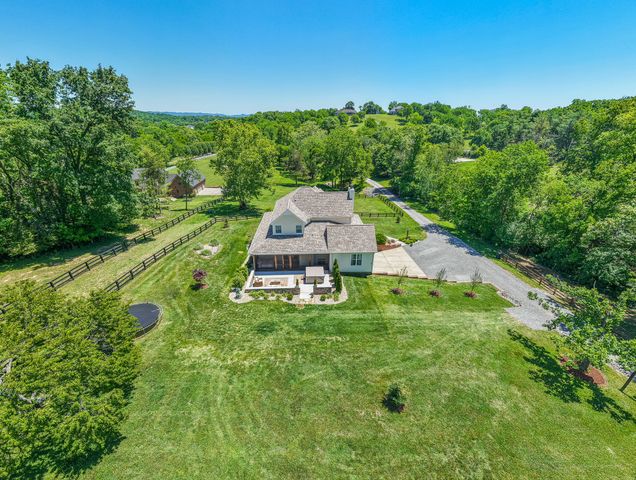 157 Giles Ln, Gallatin, TN 37066