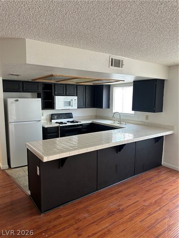 9521 SUNKEN REEF Circle, Las Vegas, NV 89117