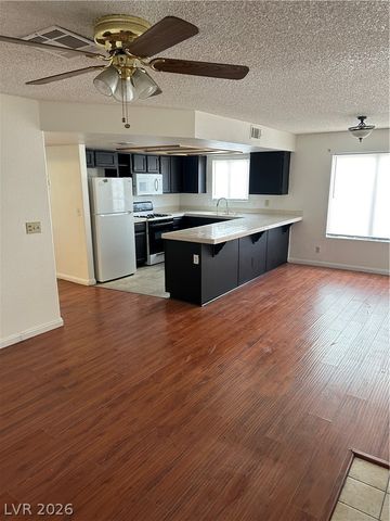 9521 SUNKEN REEF Circle, Las Vegas, NV 89117