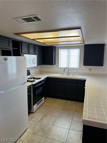 9521 SUNKEN REEF Circle, Las Vegas, NV 89117