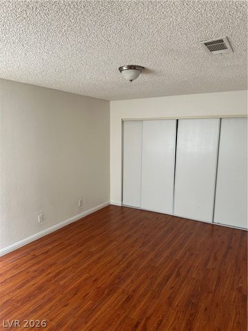 9521 SUNKEN REEF Circle, Las Vegas, NV 89117