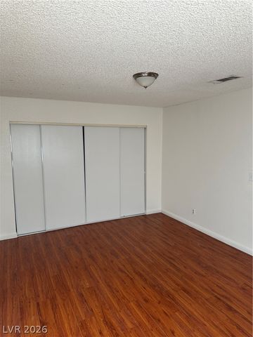 9521 SUNKEN REEF Circle, Las Vegas, NV 89117