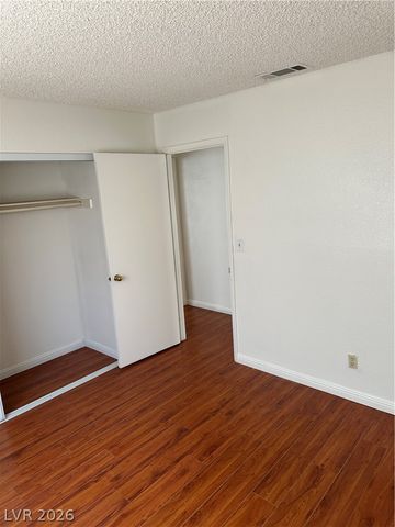 9521 SUNKEN REEF Circle, Las Vegas, NV 89117