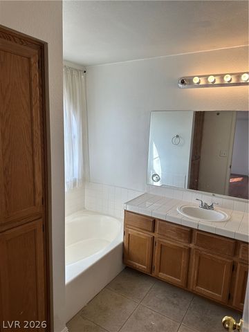 9521 SUNKEN REEF Circle, Las Vegas, NV 89117