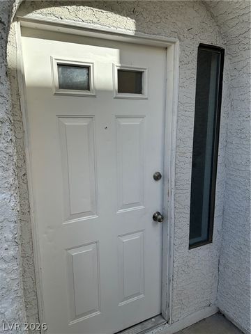 9521 SUNKEN REEF Circle, Las Vegas, NV 89117