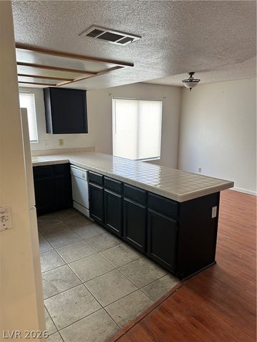 9521 SUNKEN REEF Circle, Las Vegas, NV 89117