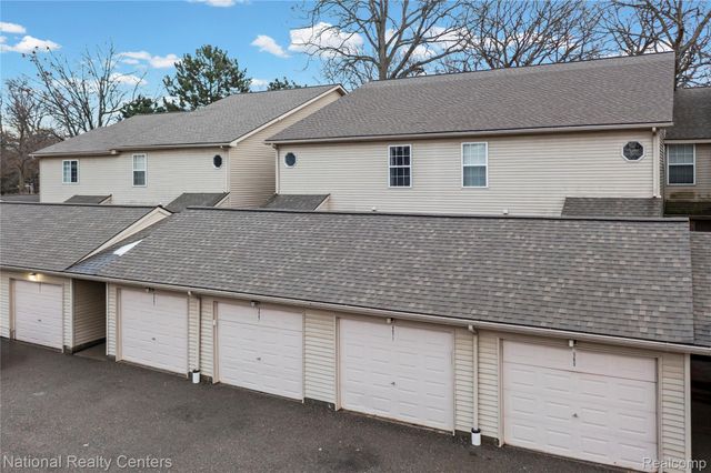 4967 Oak Hill Drive, Waterford Charter Township, MI 48329