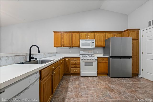 4967 Oak Hill Drive, Waterford Charter Township, MI 48329