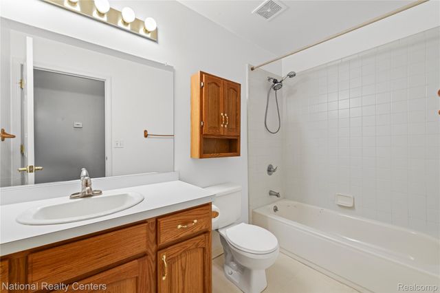 4967 Oak Hill Drive, Waterford Charter Township, MI 48329