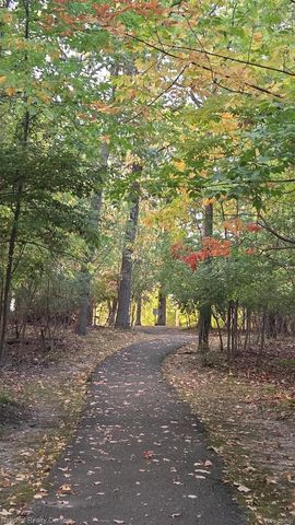 4967 Oak Hill Drive, Waterford Charter Township, MI 48329