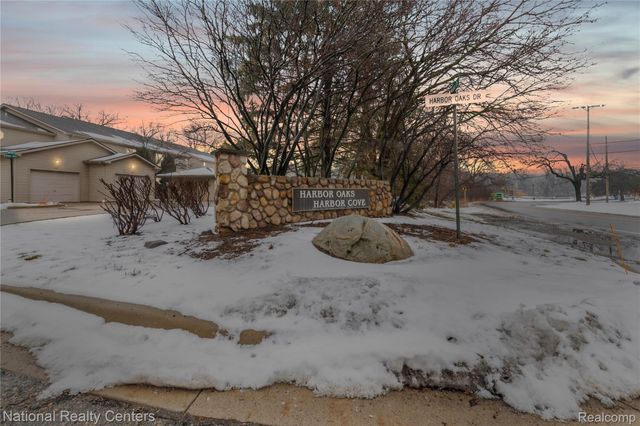 4967 Oak Hill Drive, Waterford Charter Township, MI 48329