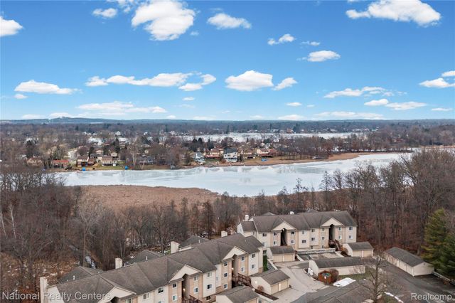 4967 Oak Hill Drive, Waterford Charter Township, MI 48329