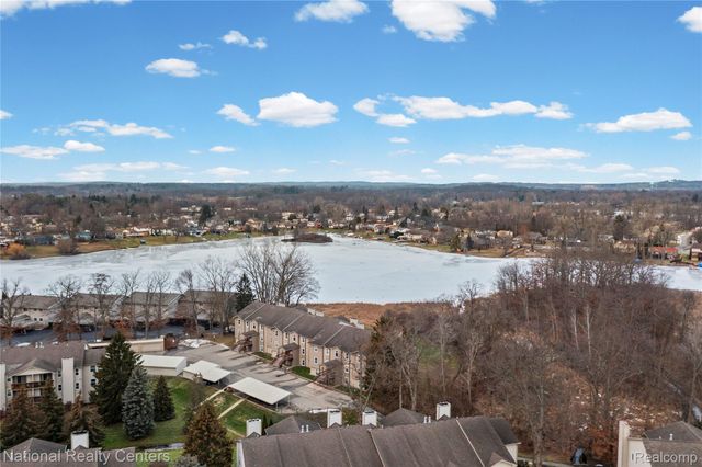 4967 Oak Hill Drive, Waterford Charter Township, MI 48329